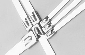 如何用不銹鋼扎帶捆扎鋼管？