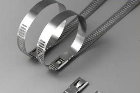 擠塑不銹鋼扎帶的規(guī)格、特點(diǎn)、用途和使用方法