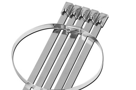 使用不銹鋼扎帶綁扎路牌有哪些優(yōu)勢？