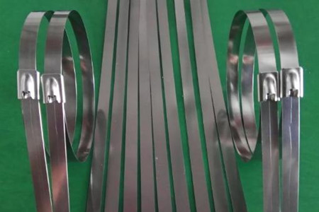 不銹鋼扎帶與尼龍?jiān)鷰У谋容^及其分類(lèi)